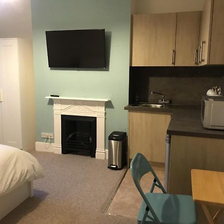 Poole Stay Екстер'єр фото