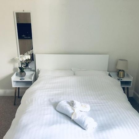 Poole Stay Екстер'єр фото
